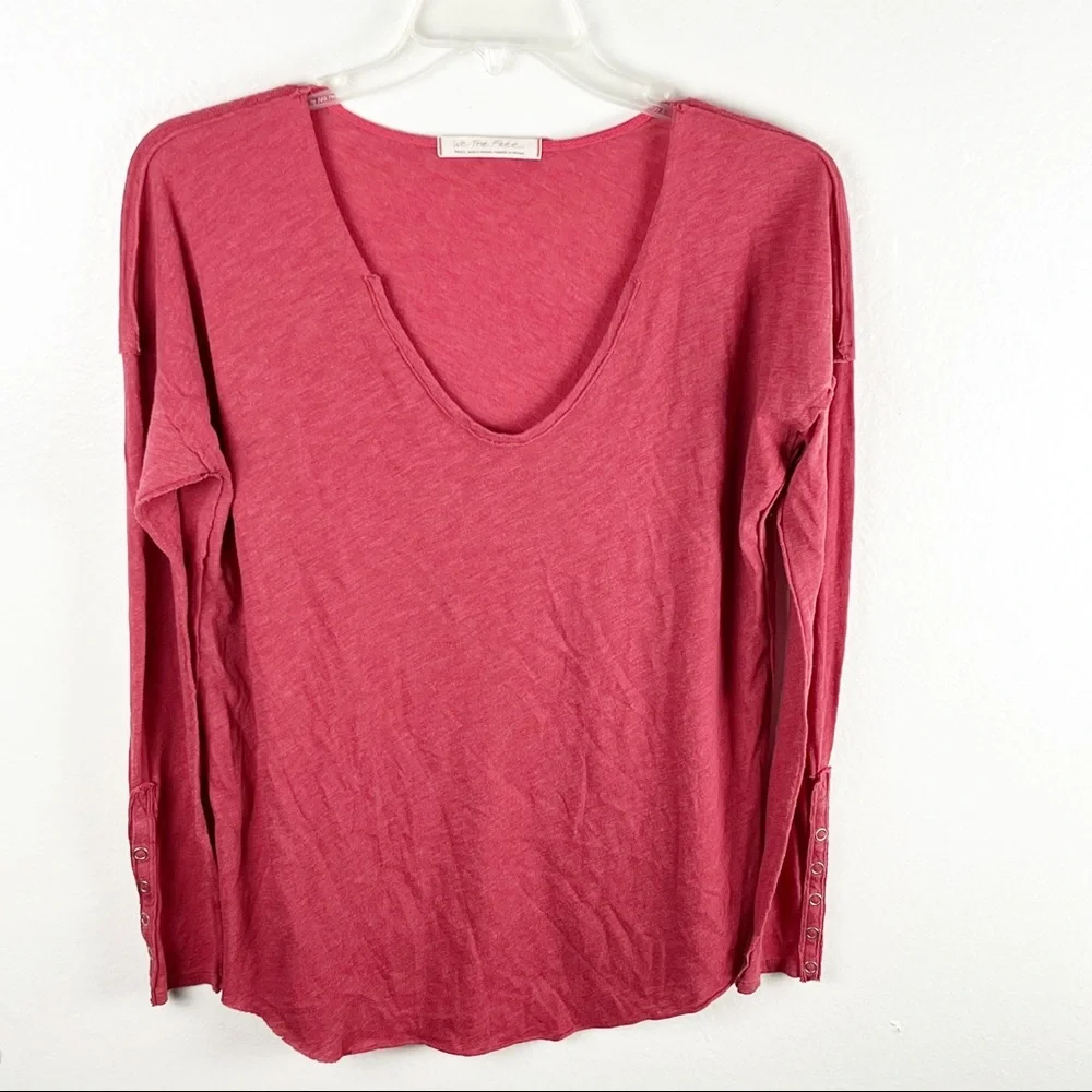 FREE PEOPLE WE THE FREE Scoop Neck Slouchy Distressed Snap Cuff Top, Size Small